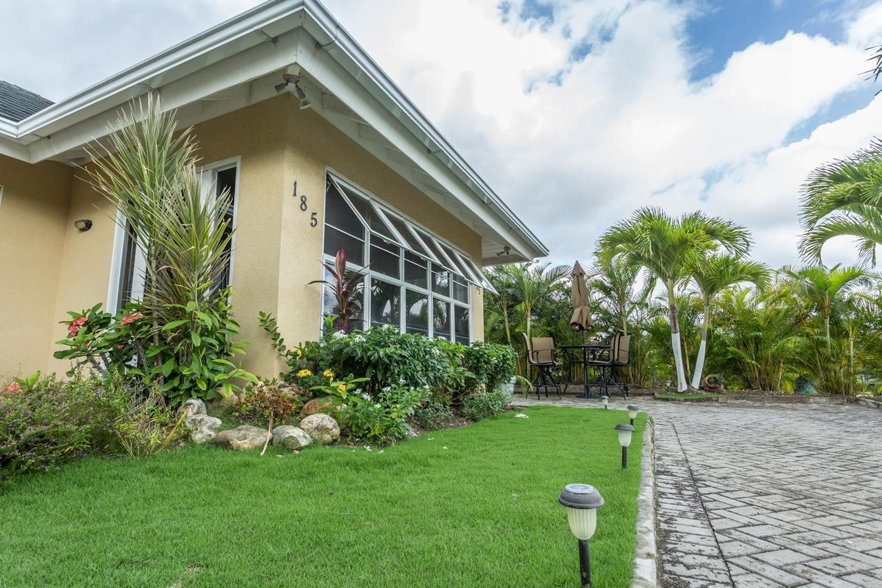 Ocho Rios Under The Palms Villa Exteriör bild