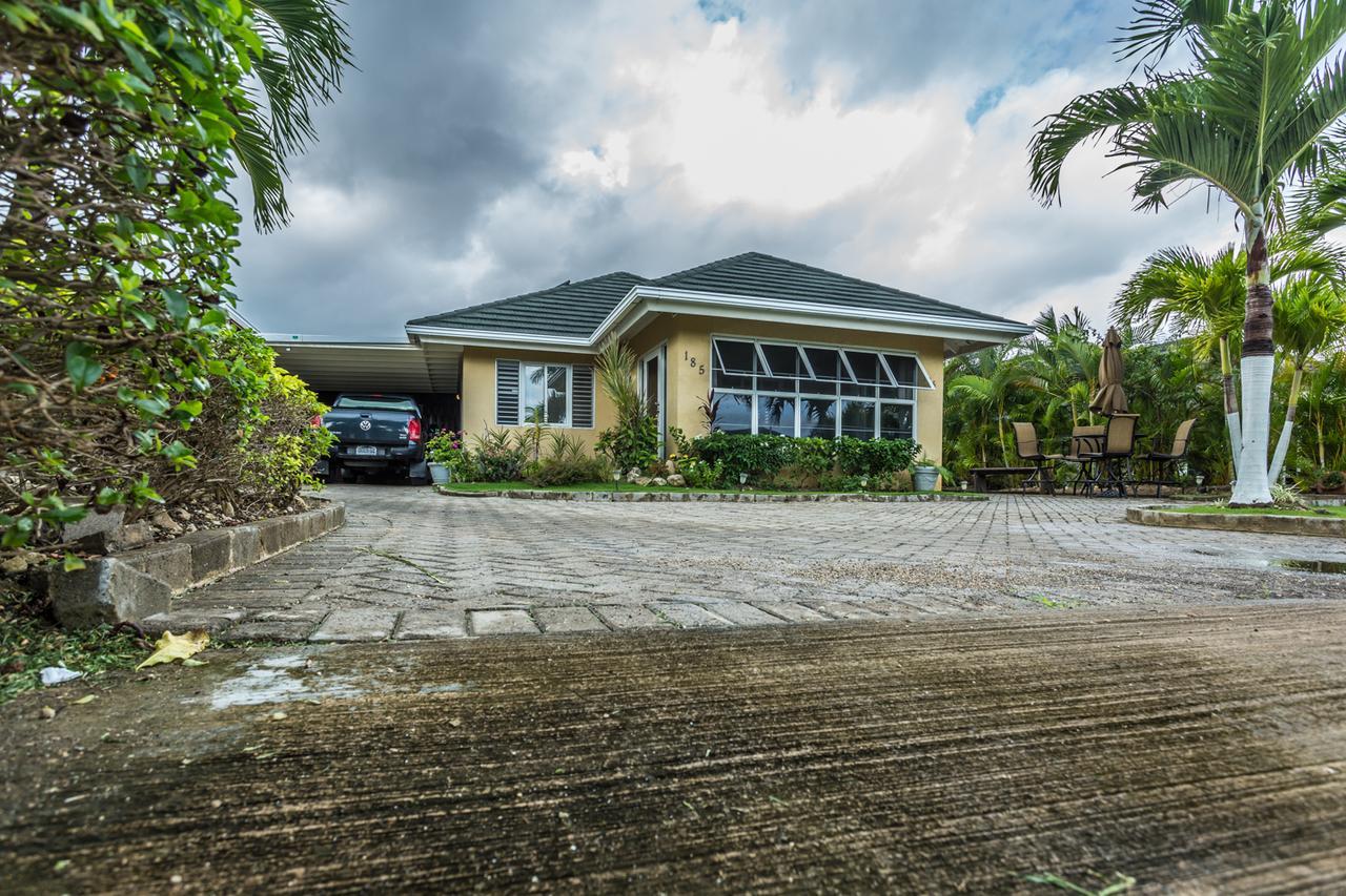 Ocho Rios Under The Palms Villa Exteriör bild